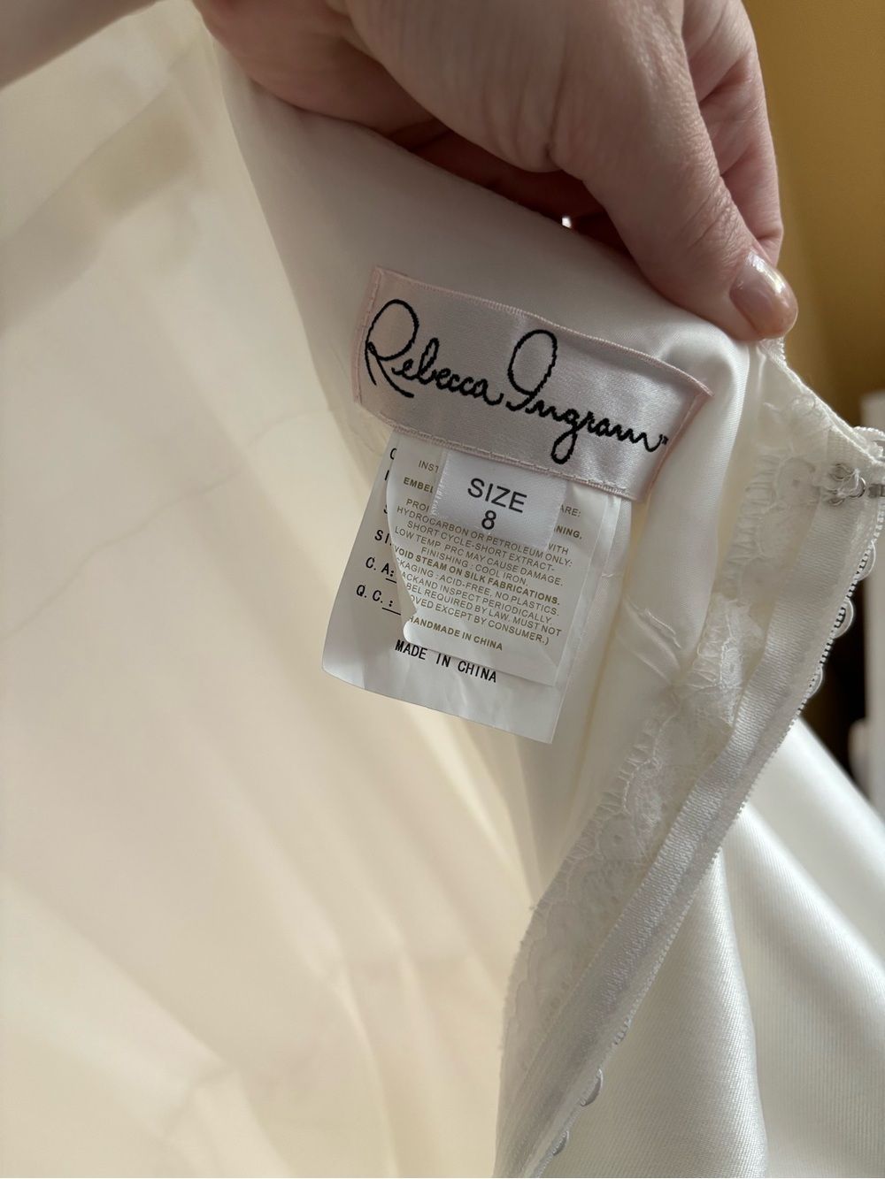 Elegant White Wedding Dress with Lace Bodice - Picture 5 of 7